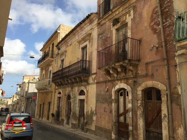 Palazzo in vendita Via Camerina nn. 32-34-36-38, Santa Croce Camerina (RG)