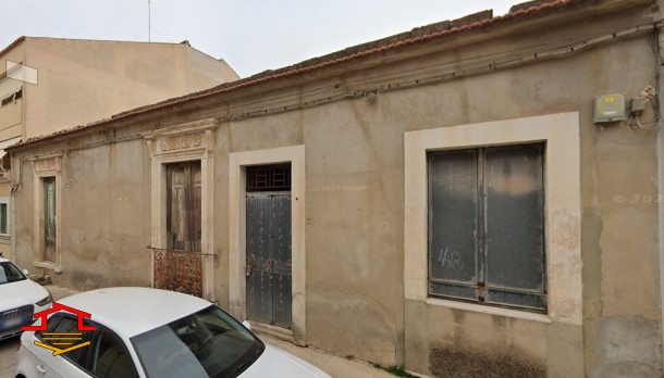 Casa Singola in vendita Via C.ri del Tevere n. 27/zona Villa comunale, Vittoria (RG)
