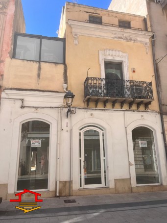 Stabile in vendita Via Cavour nn. 186/188/190, Vittoria (RG)